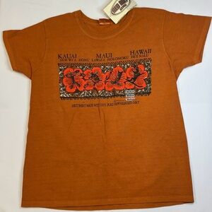 SOLD | Red Dirt Hawaii Graphic T-shirt
